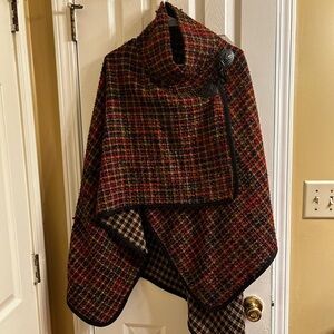 Elegant Tartan Cape with Button Detail